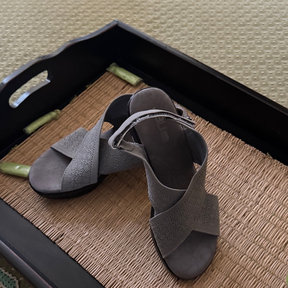 Elegant Gray Women's Sandals